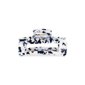 Unsere 10,5 cm Haarklammer aus Bio Acetat im Tortoise-Muster in schwarz-weiß