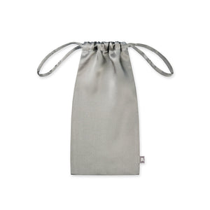 Reisebeutel in grau aus Seide für den Kissen Bezüg.