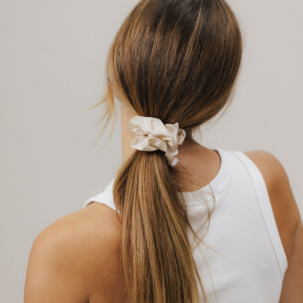 Seiden Scrunchie in Beige aus Maulbeerseide in Größe M